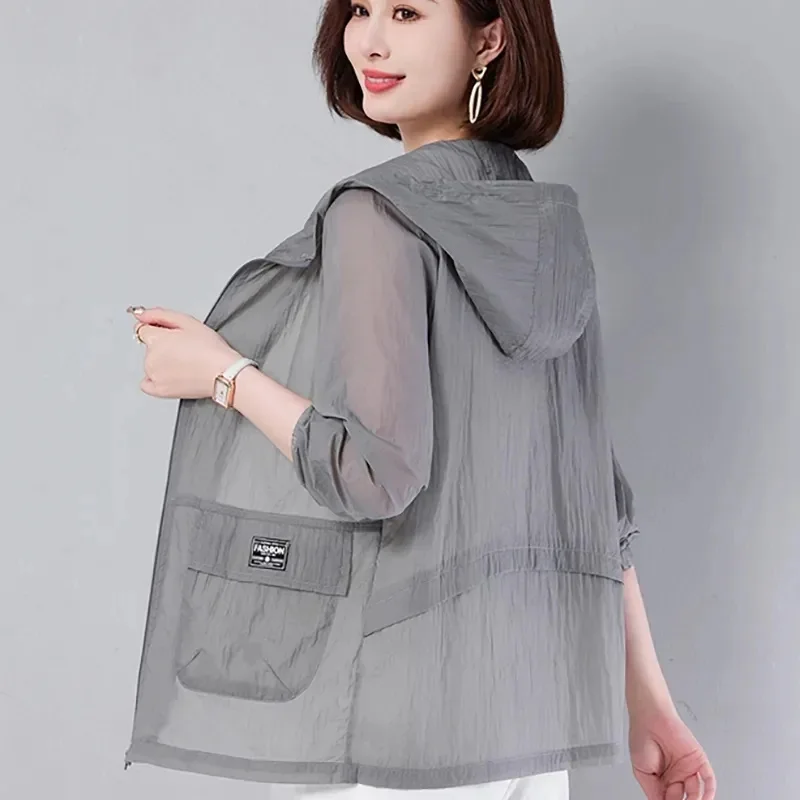 2025 New Korean Women's Jacket Thin Coats Female Long Sleeve Hooded Sun Protection Tops Cardigan Clothing Outerwear
2025 New Korean Women's Jacket Thin Coats Female Long Sleeve Hooded Sun Protection Tops Cardigan Clothing Outerwear