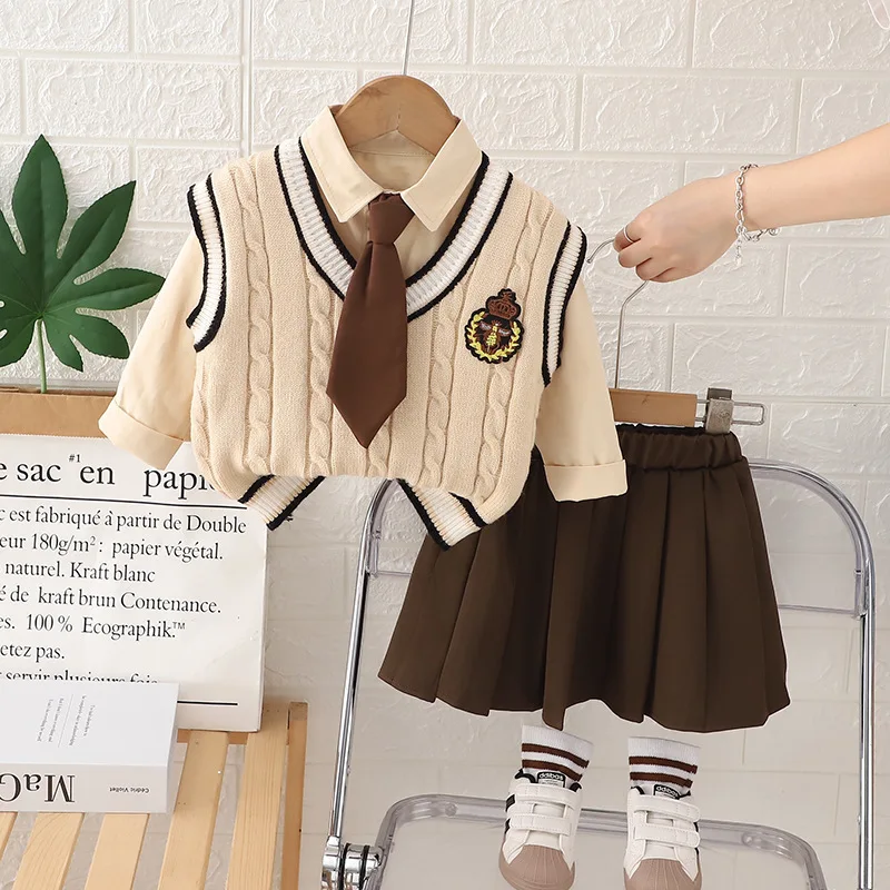 Новый осенний комплект детской одежды: жилет, рубашка, брюки для девочек и мальчиков, 3 предмета в наборе, повседневный костюм для малышей, спортивный костюм для детей
Новый осенний комплект детской одежды: жилет, рубашка, брюки для девочек и мальчиков, 3 предмета в наборе, повседневный костюм для малышей, спортивный костюм для детей