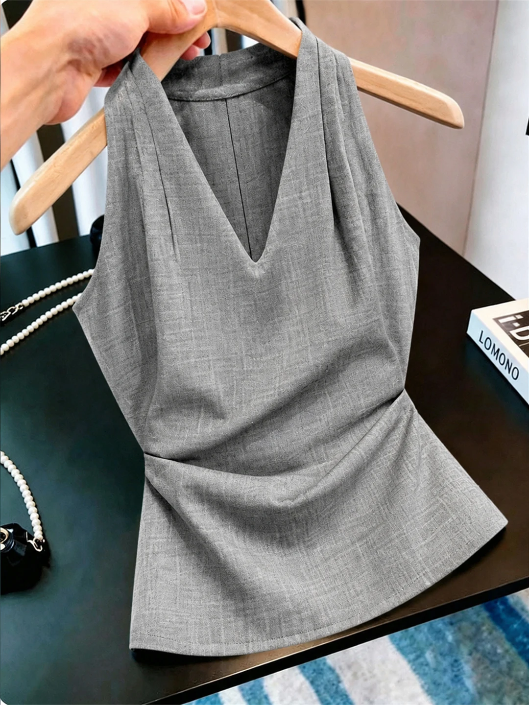 Summer Commute Casual V-Neck Sleeveless Shirt Korean Style Slimming Design Unique Shirt for Women Daily Wear Straight Cut
Summer Commute Casual V-Neck Sleeveless Shirt Korean Style Slimming Design Unique Shirt for Women Daily Wear Straight Cut