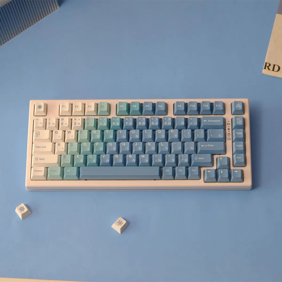 Колпачки для клавиш GMK Yeeti, колпачки для клавиш с градиентным цветом, вишневый профиль, сублимационная механическая клавиатура для MX Switch61/68/87/104
Колпачки для клавиш GMK Yeeti, колпачки для клавиш с градиентным цветом, вишневый профиль, сублимационная механическая клавиатура для MX Switch61/68/87/104