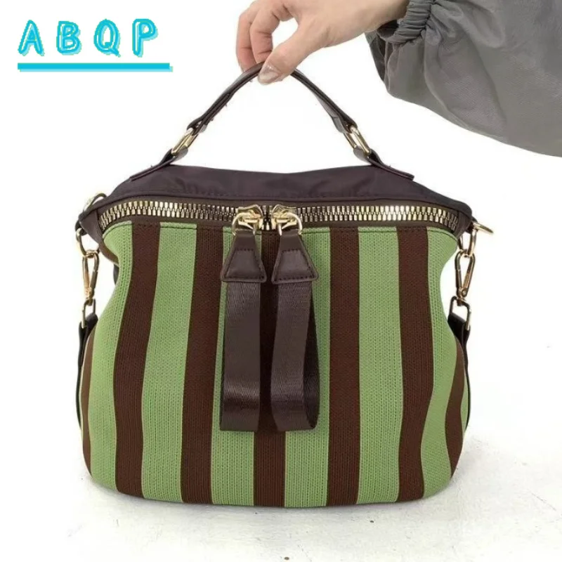 New Women's Handbag Striped Women's Shoulder Crossbody Bag Luxury Brand Fashion Casual Women's Bag Large Capacity High Quality
New Women's Handbag Striped Women's Shoulder Crossbody Bag Luxury Brand Fashion Casual Women's Bag Large Capacity High Quality
