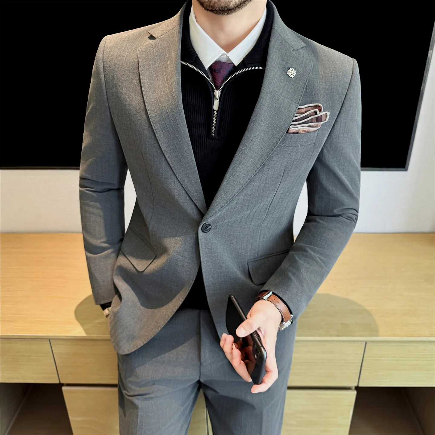 Осенне-зимний полосатый костюм, комплект из двух предметов, блейзер, брюки, мужской свадебный костюм жениха, офисный костюм для работы, вечеринки, выпускного вечера, деловые формальные повседневные костюмы
Осенне-зимний полосатый костюм, комплект из двух предметов, блейзер, брюки, мужской свадебный костюм жениха, офисный костюм для работы, вечеринки, выпускного вечера, деловые формальные повседневные костюмы