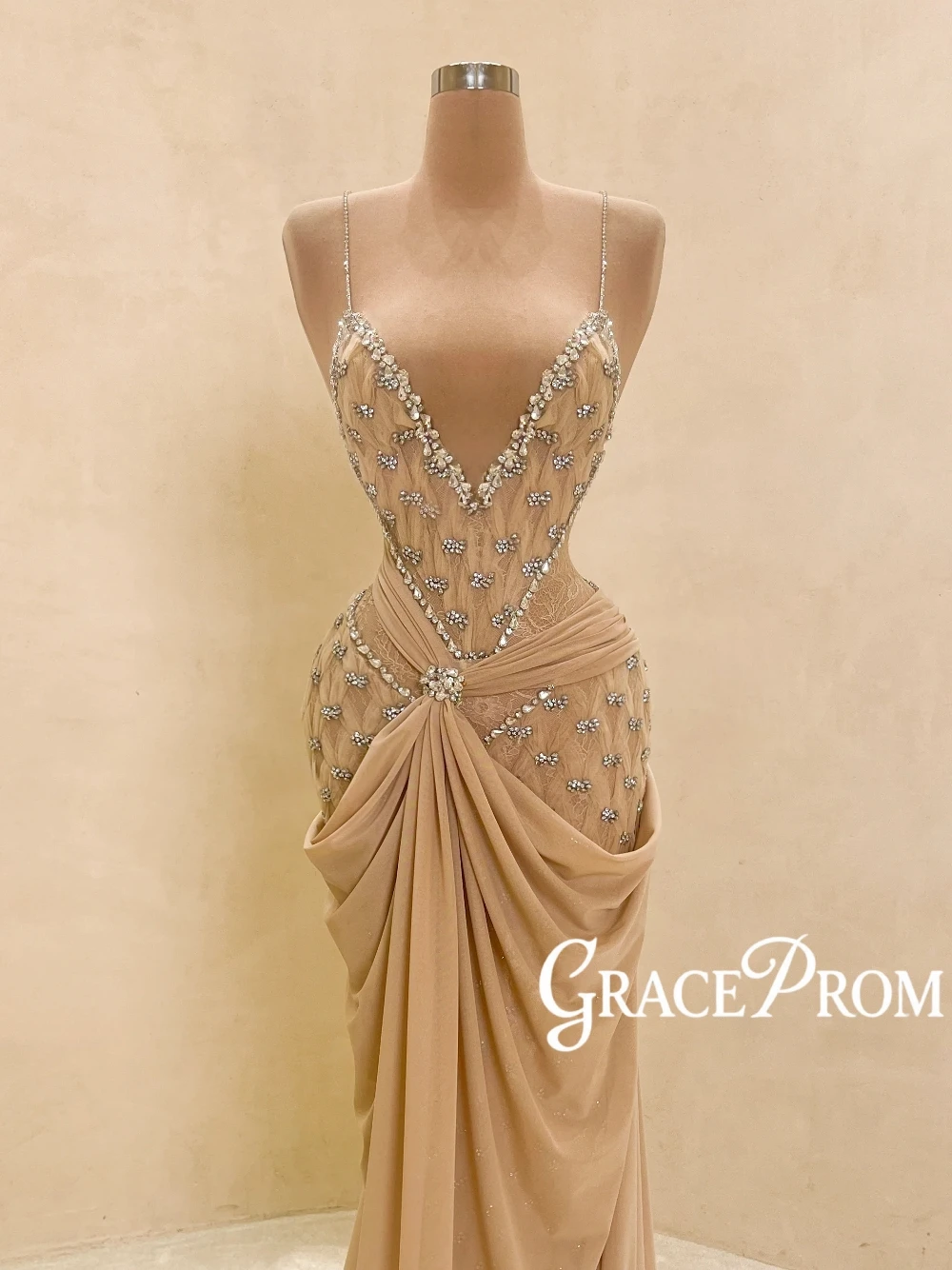 GRACEPROM Sparkly Rhinestone Spaghetti Straps Evening Dress Delicate Lace Draped V Neck Mermaid Prom Gown Customized For Women
GRACEPROM Sparkly Rhinestone Spaghetti Straps Evening Dress Delicate Lace Draped V Neck Mermaid Prom Gown Customized For Women
