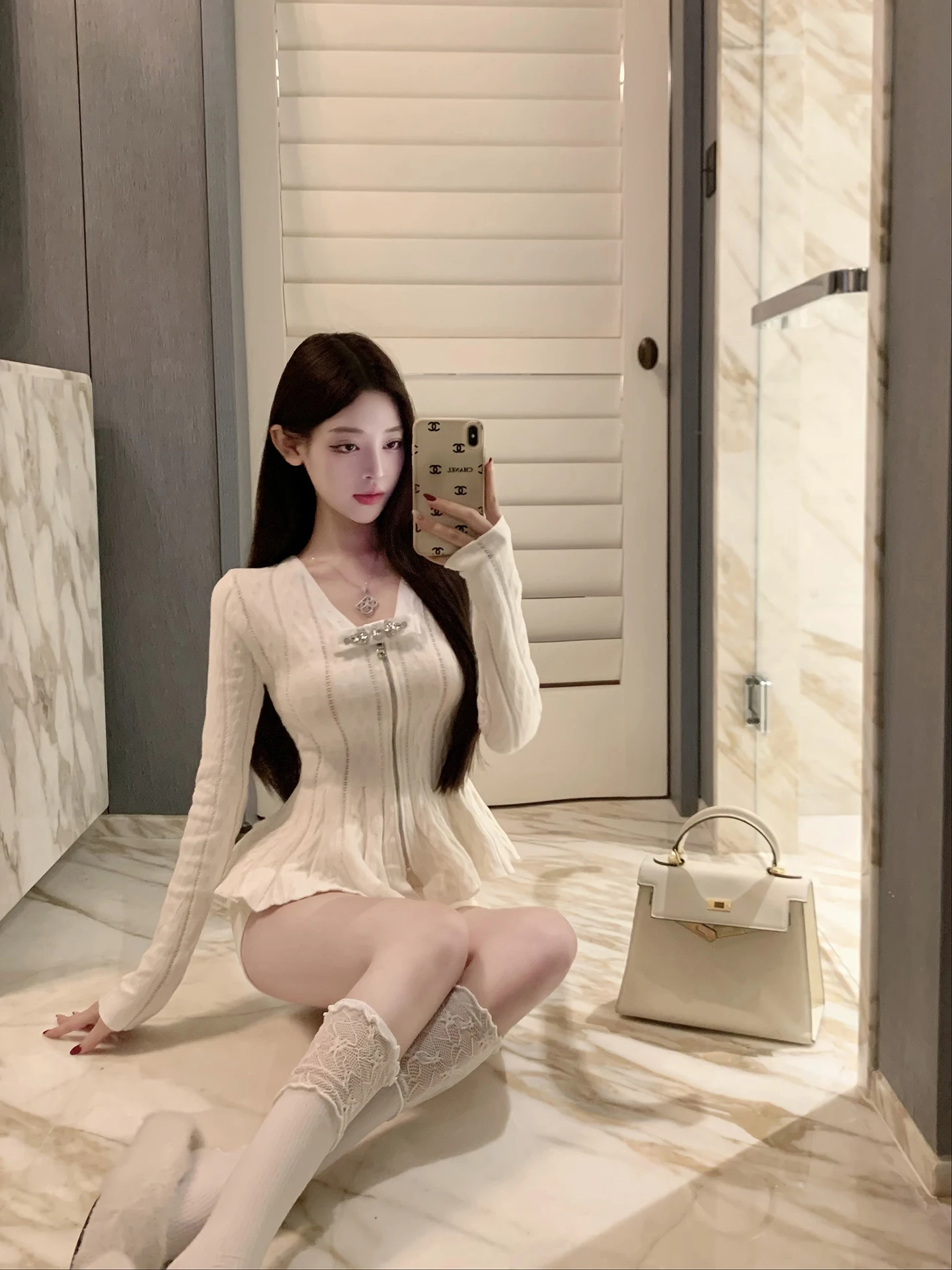 Luna 225 New Pure Desire Sle Knitted Sweater with Small Skirt Hemline Waist-Cinching Luxury Lightweight Women's Top
Luna 225 New Pure Desire Sle Knitted Sweater with Small Skirt Hemline Waist-Cinching Luxury Lightweight Women's Top