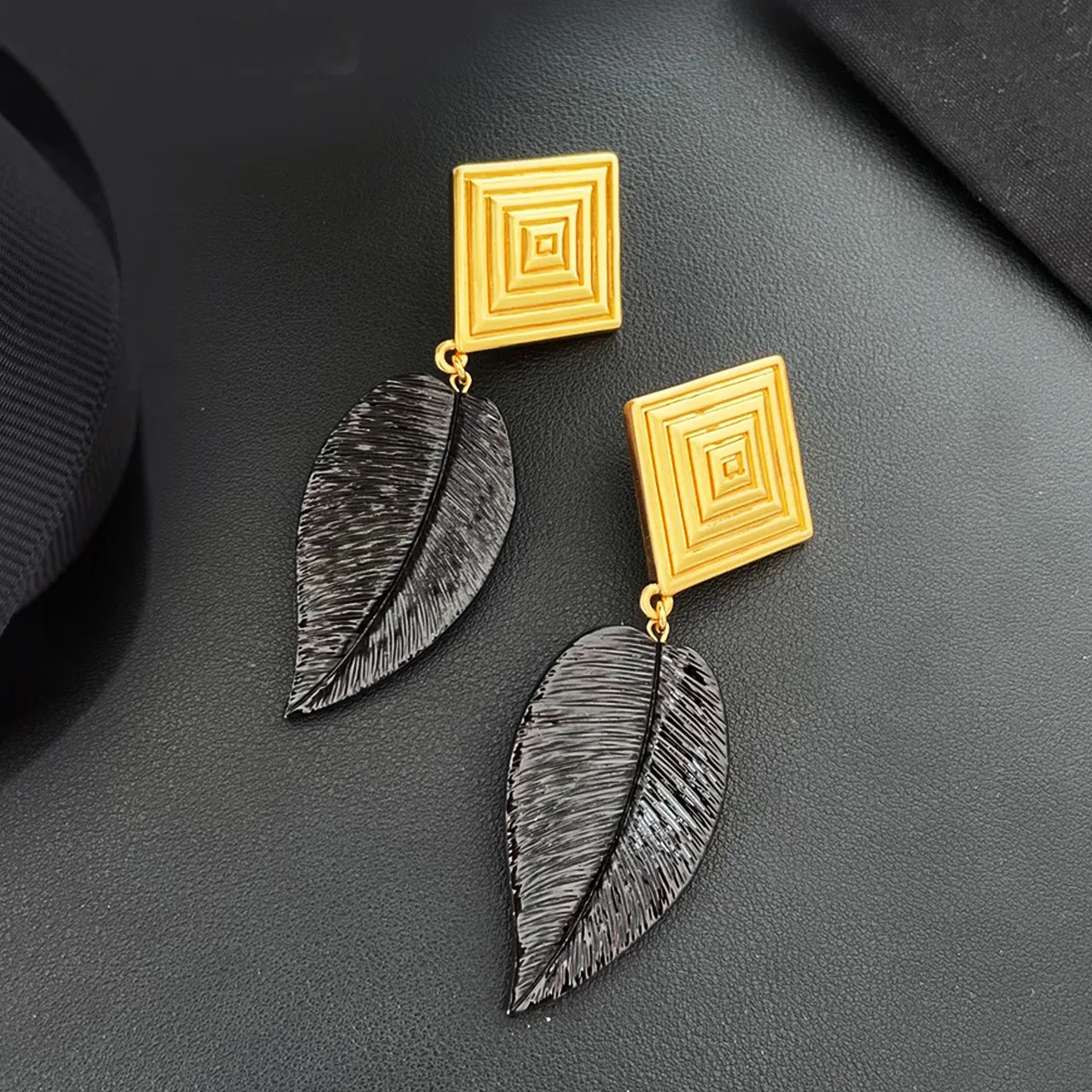New Jewelry & Accessories Retro Style Black Resin Leaf Shaped Geometric Ear Clip Earrings For Women's Parties & Gifts
New Jewelry & Accessories Retro Style Black Resin Leaf Shaped Geometric Ear Clip Earrings For Women's Parties & Gifts