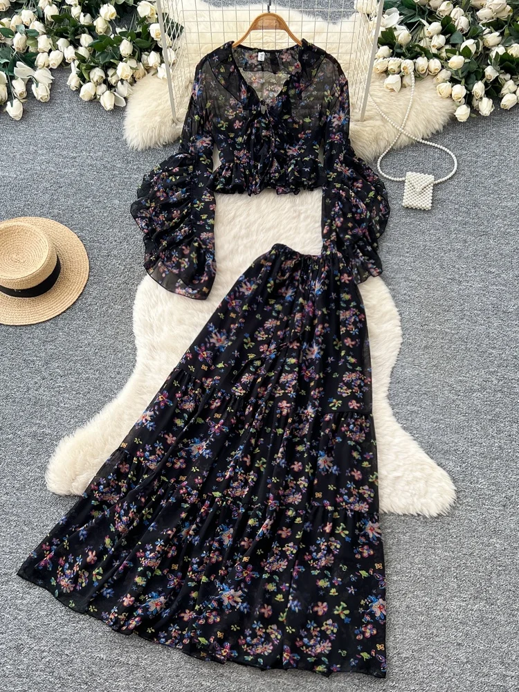 Elegant V-neck Lantern Sleeve Print Two-piece Set Women's Slimming High-waisted Autumn Fashion Ensemble Casual Commute Wear
Elegant V-neck Lantern Sleeve Print Two-piece Set Women's Slimming High-waisted Autumn Fashion Ensemble Casual Commute Wear