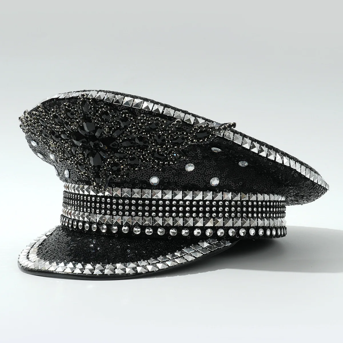 Женская военная шляпа с заклепками, черная блестящая свадебная шляпа для невесты, свадебная шляпа капитана-сержанта, стимпанк, стразы, праздничная шляпа для вечеринки
Женская военная шляпа с заклепками, черная блестящая свадебная шляпа для невесты, свадебная шляпа капитана-сержанта, стимпанк, стразы, праздничная шляпа для вечеринки