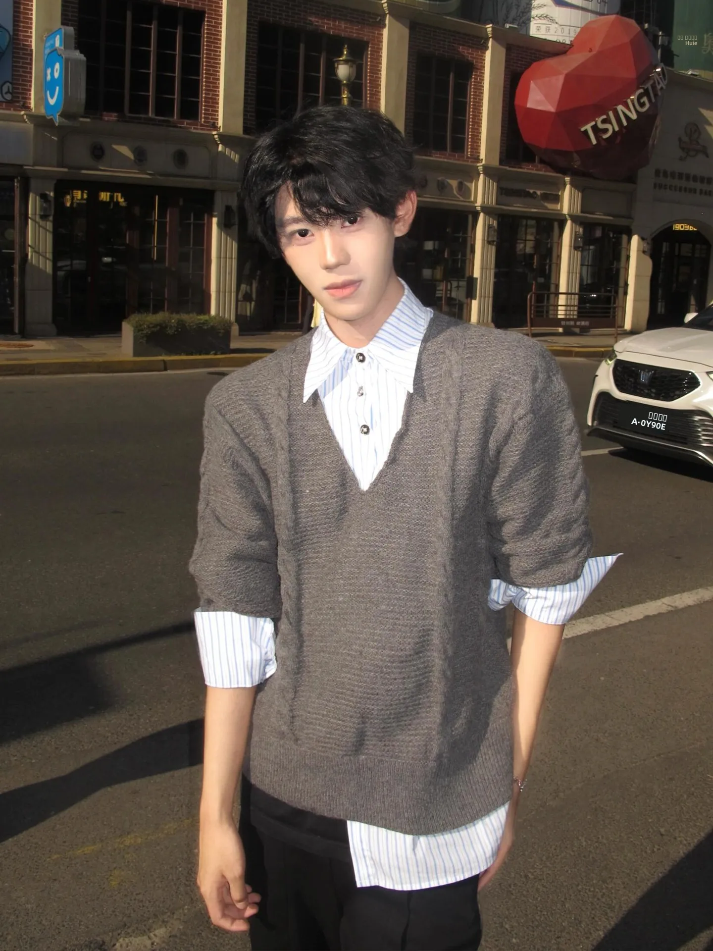 Мужской полосатый лоскутный трикотаж, искусственный двухсекционный кардиган, осень-зима, отложной воротник, многослойная внутренняя одежда, твист
Мужской полосатый лоскутный трикотаж, искусственный двухсекционный кардиган, осень-зима, отложной воротник, многослойная внутренняя одежда, твист