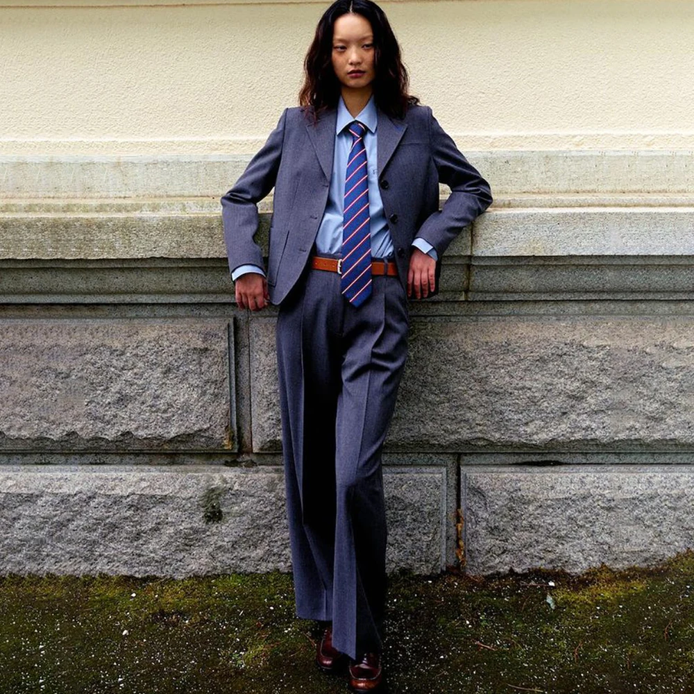 Professional Women's Navy Blue Suit Timeless Preppy Office Formal 2-Piece Jacket Pants Set Single Breasted Business Outfit
Professional Women's Navy Blue Suit Timeless Preppy Office Formal 2-Piece Jacket Pants Set Single Breasted Business Outfit