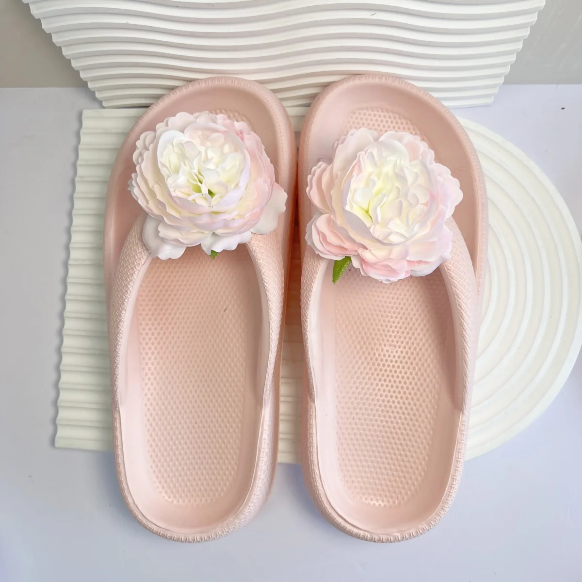 Summer Sweet Elegant Peony Flowers Women's Flip-Flops Seaside Beach Walks Home Leisure Versatile Soft Sole Flat Heel Slippers
Summer Sweet Elegant Peony Flowers Women's Flip-Flops Seaside Beach Walks Home Leisure Versatile Soft Sole Flat Heel Slippers