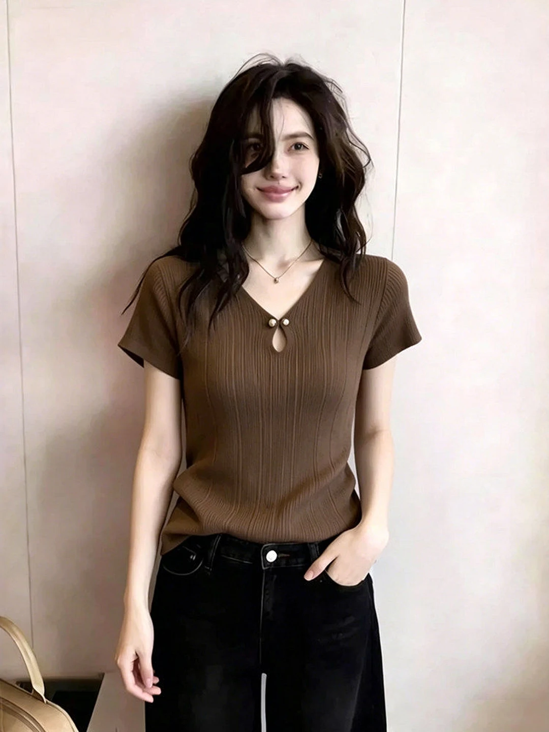 plus Size Summer New Fashion Slimming Hollow out Short Sleeve Knitted T-Shirt Women Anti Aging Top Korean Style V-neck Regula...
plus Size Summer New Fashion Slimming Hollow out Short Sleeve Knitted T-Shirt Women Anti Aging Top Korean Style V-neck Regula...