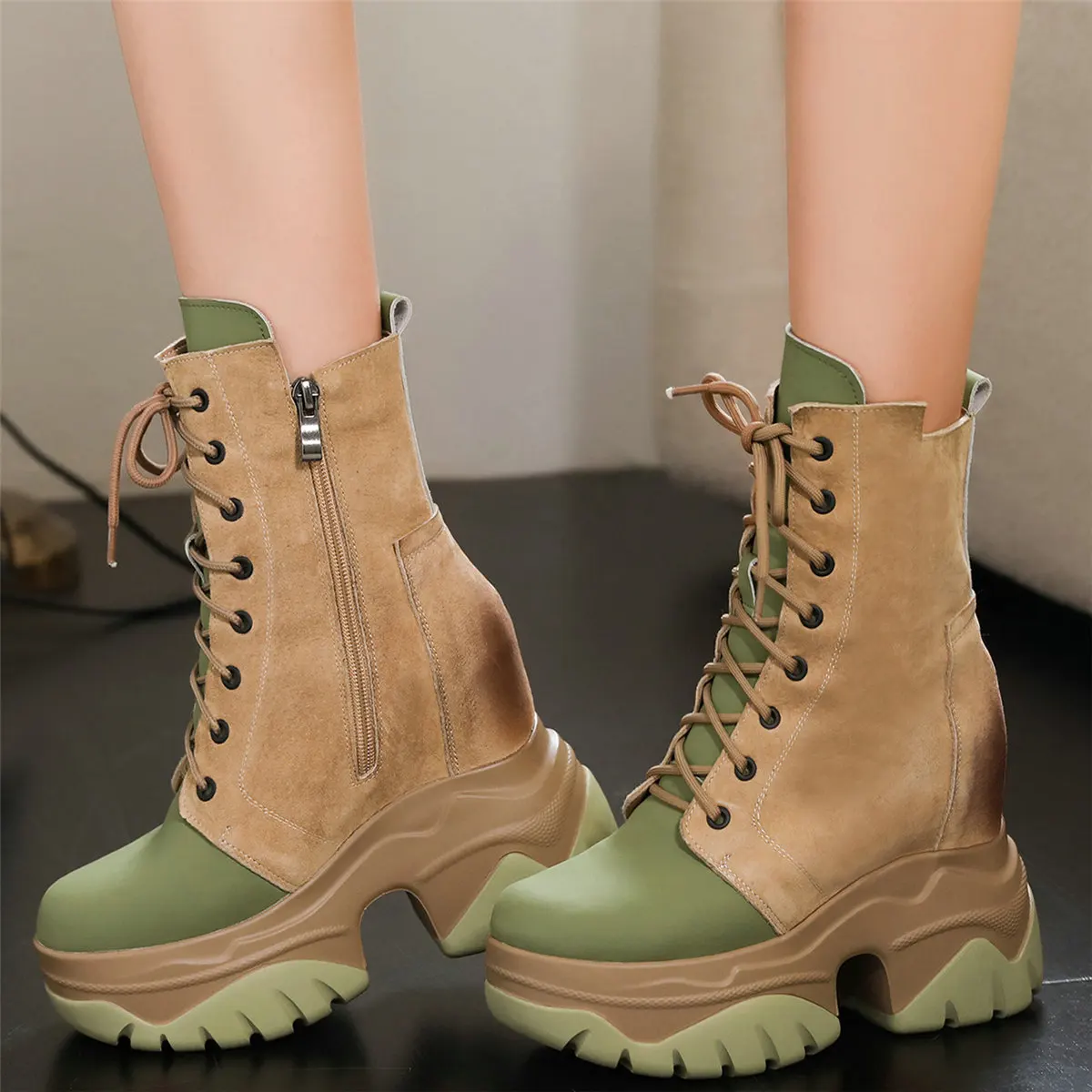 Winter Pumps Shoes Women Lace Up Cow Leather Super High Heels Snow Boots Female Round Toe Platform Fashion Sneakers Casual Shoes
Winter Pumps Shoes Women Lace Up Cow Leather Super High Heels Snow Boots Female Round Toe Platform Fashion Sneakers Casual Shoes