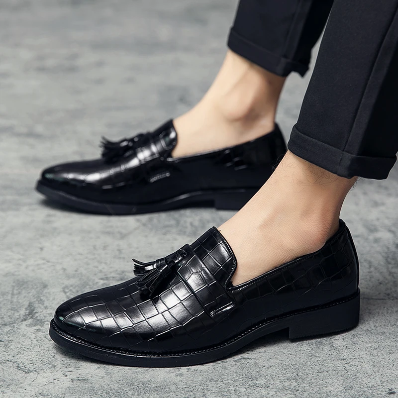 Men Luxury Brand Black Leather Men Casual Shoes Fashion Mens Loafers Moccasins Breathable Slip on Driving Shoes Big Size 38-47
Men Luxury Brand Black Leather Men Casual Shoes Fashion Mens Loafers Moccasins Breathable Slip on Driving Shoes Big Size 38-47