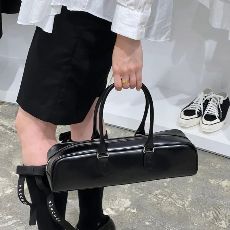 New Fashion Versatile Dark Stick Sweet Cool Design Handheld Crossbody Bag for Women Instagram Same Style
New Fashion Versatile Dark Stick Sweet Cool Design Handheld Crossbody Bag for Women Instagram Same Style