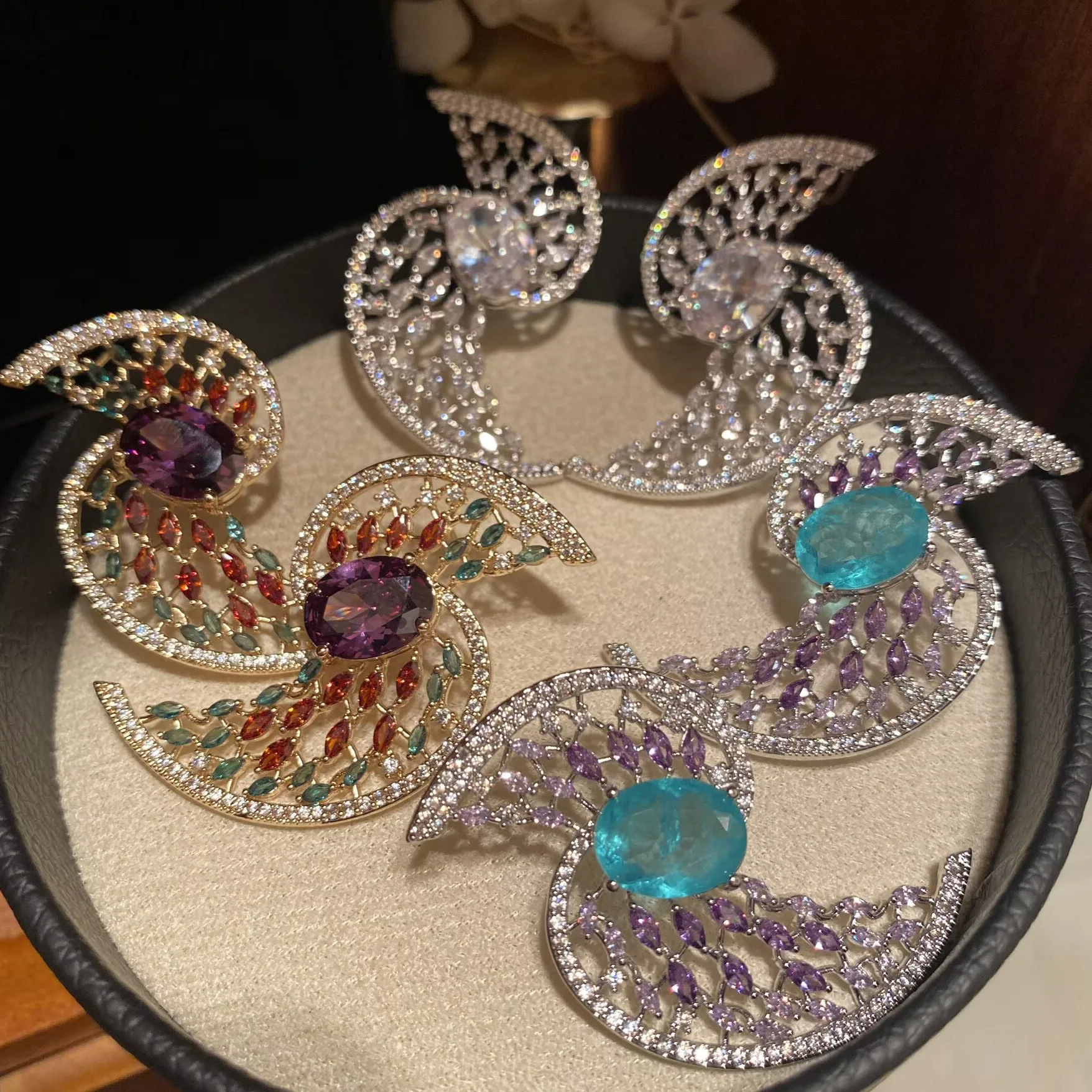 Hollow Flower Waterdrop Colorful Rotating Fan-Shaped Earrings
Hollow Flower Waterdrop Colorful Rotating Fan-Shaped Earrings
