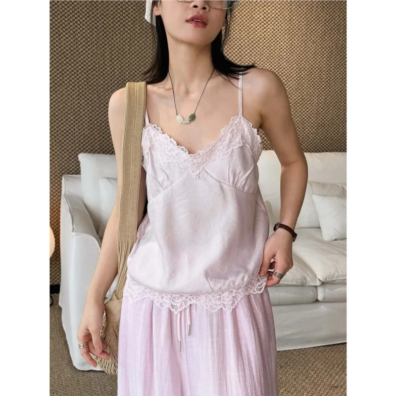 Johnature French-style V-neck Lace Trim Spliced Camisole New Summer Sleeveless Comfortable Base Top For Women
Johnature French-style V-neck Lace Trim Spliced Camisole New Summer Sleeveless Comfortable Base Top For Women