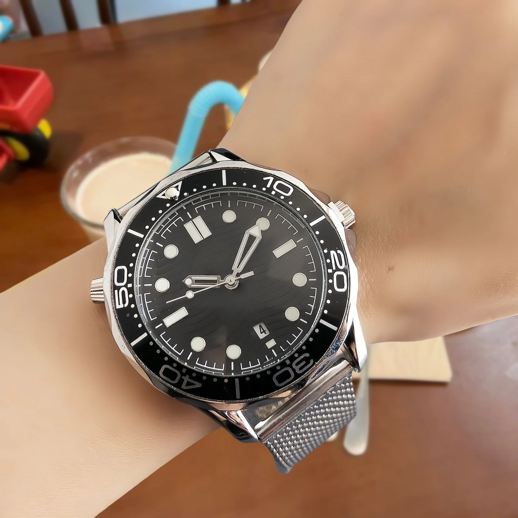 Luxury Original Mens Watch High End Business Style Calendar Luminous Hands Quartz Movement Fashionable Water Resistant
Luxury Original Mens Watch High End Business Style Calendar Luminous Hands Quartz Movement Fashionable Water Resistant