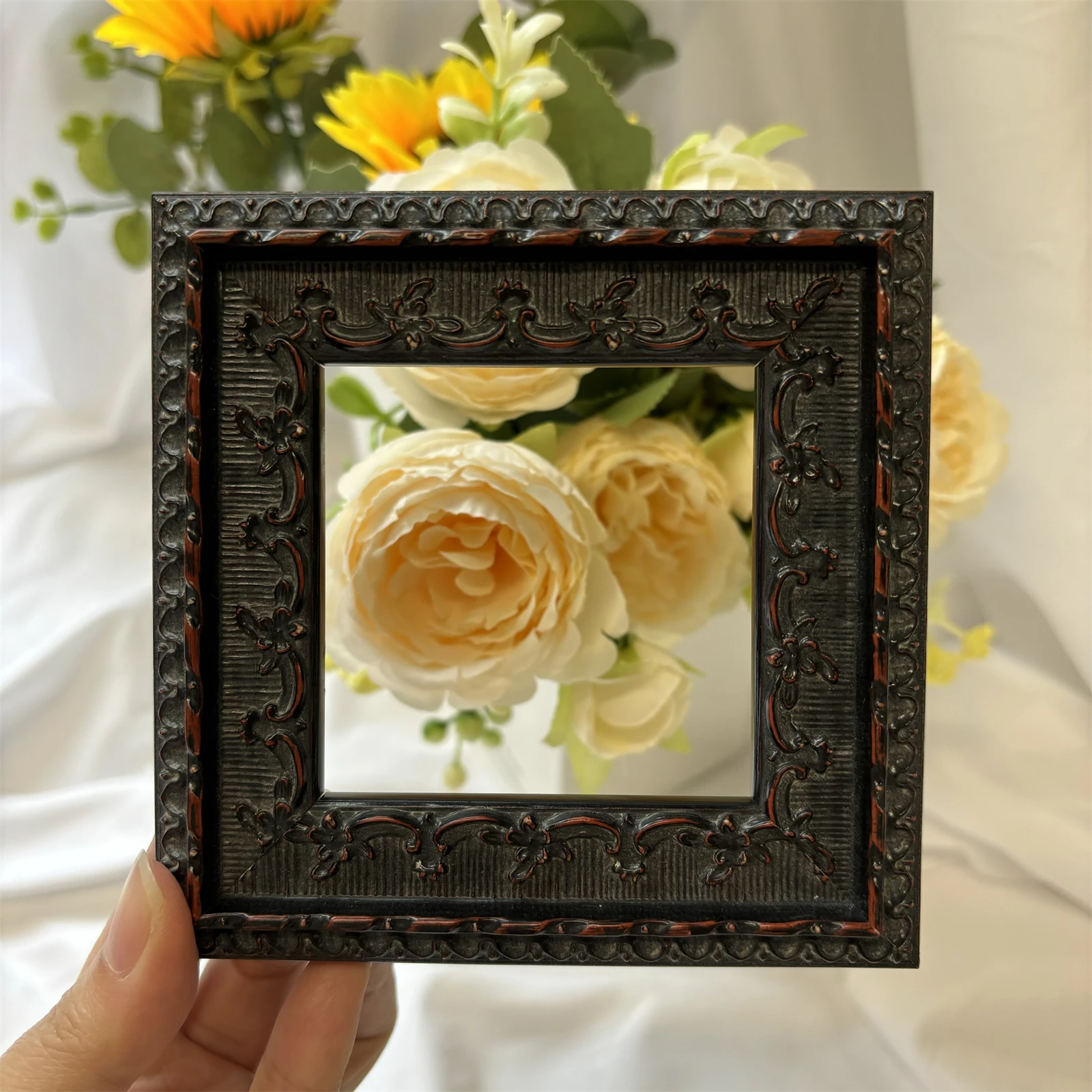 Classic European Style Picture Frame Solid Wood Retro Black Picture Frame Senior Oil Painting Frame Home Decoration Wall Hanging
Classic European Style Picture Frame Solid Wood Retro Black Picture Frame Senior Oil Painting Frame Home Decoration Wall Hanging