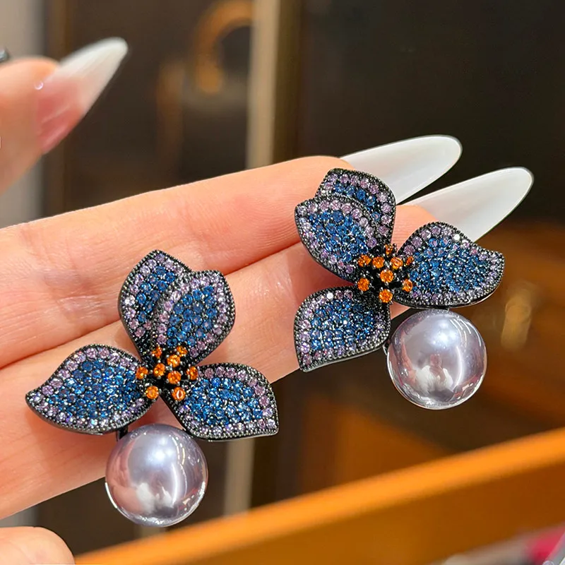 Exquisite Luxury Zircon Long Fringed Elegant Earrings
Exquisite Luxury Zircon Long Fringed Elegant Earrings