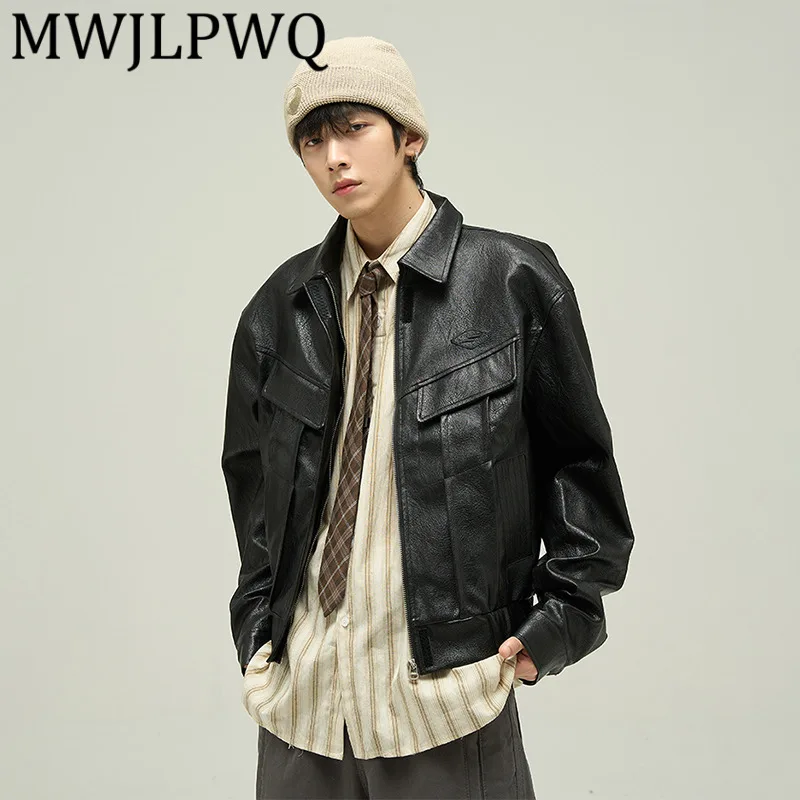 MWJLPWQ Vintage Lapel Spliced Leather Jacket Male High Street Long Sleeve Zipper Niched Loose Casual Tops Autumn 2025 New 11867
MWJLPWQ Vintage Lapel Spliced Leather Jacket Male High Street Long Sleeve Zipper Niched Loose Casual Tops Autumn 2025 New 11867