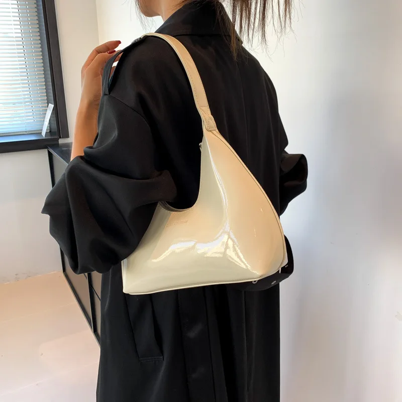 Niche patent leather bag women's baguette crescent bag women's shoulder bag women's handbag texture fashion underarm bag
Niche patent leather bag women's baguette crescent bag women's shoulder bag women's handbag texture fashion underarm bag