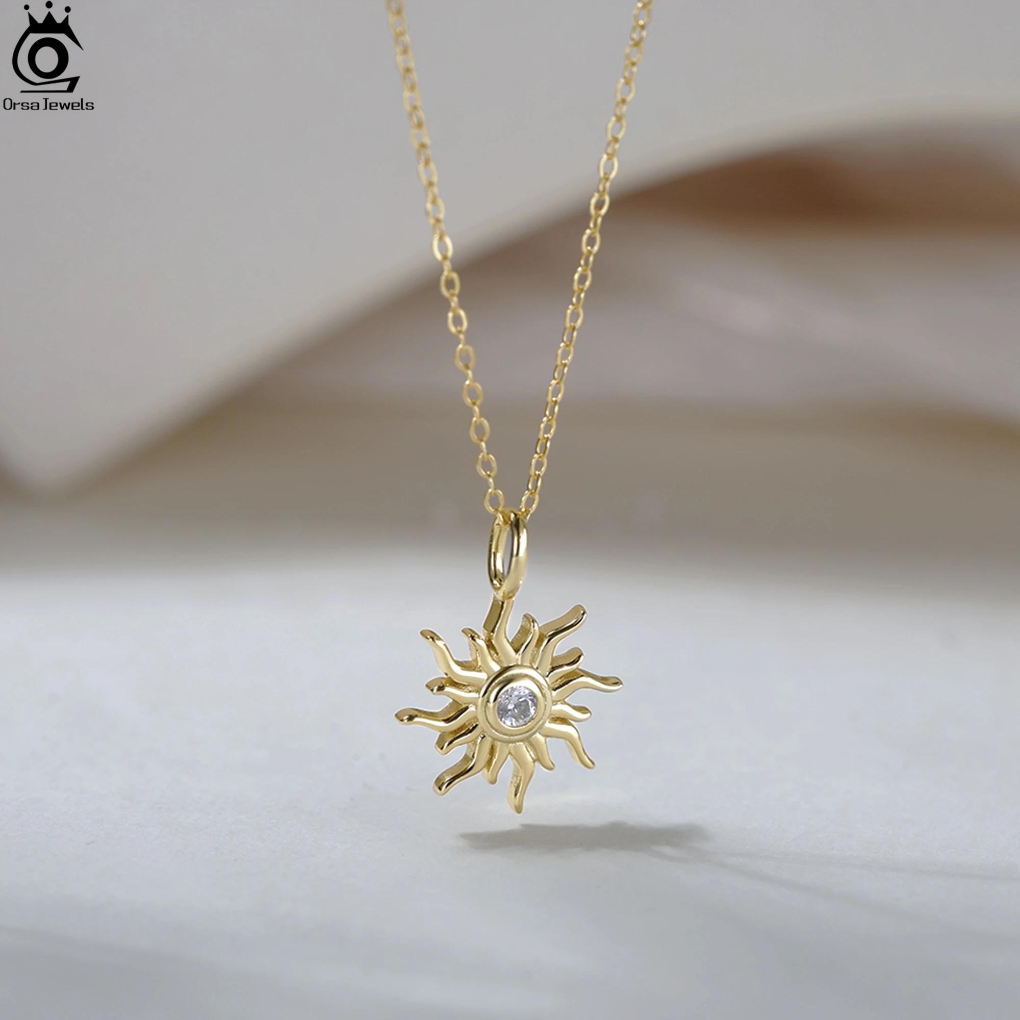 ORSA JEWELS Ожерелье с подвеской из стерлингового серебра 925 пробы, AAAA с кубическим цирконием, декор, солнечный дизайн, кабельная цепочка в стиле природы, прядь SAPN50
ORSA JEWELS Ожерелье с подвеской из стерлингового серебра 925 пробы, AAAA с кубическим цирконием, декор, солнечный дизайн, кабельная цепочка в стиле природы, прядь SAPN50
