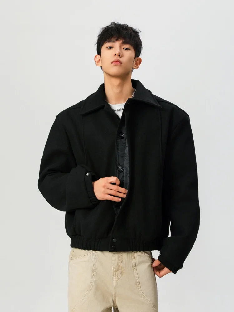 Cleanfit American Sle Thiened Cotton Jaet Men's Winter ort Woolen Coat Faionable Urban Casual Warm Flap Collar Coat
Cleanfit American Sle Thiened Cotton Jaet Men's Winter ort Woolen Coat Faionable Urban Casual Warm Flap Collar Coat