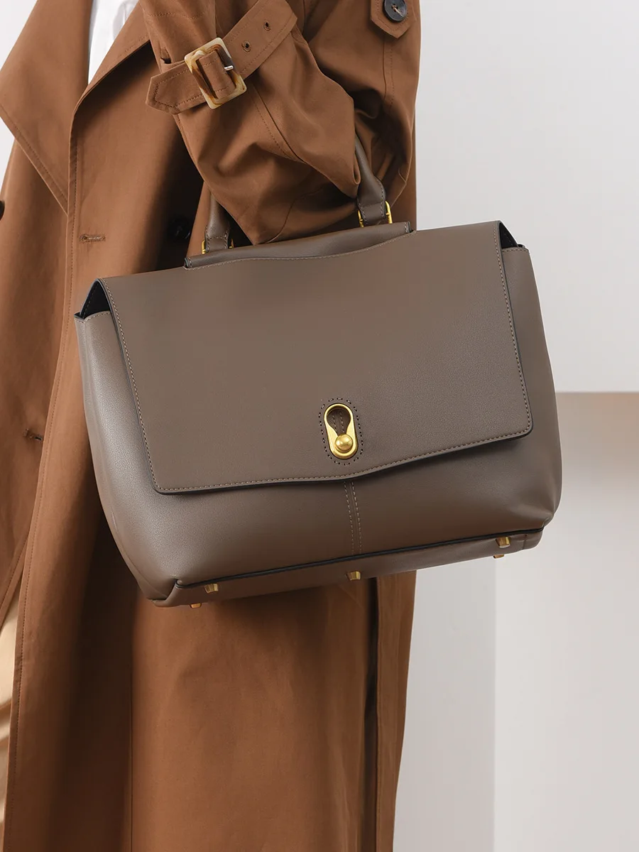 Женская сумка, модная женская сумка высокого класса, простая и универсальная большая сумка, женская сумка большой вместимости
Женская сумка, модная женская сумка высокого класса, простая и универсальная большая сумка, женская сумка большой вместимости