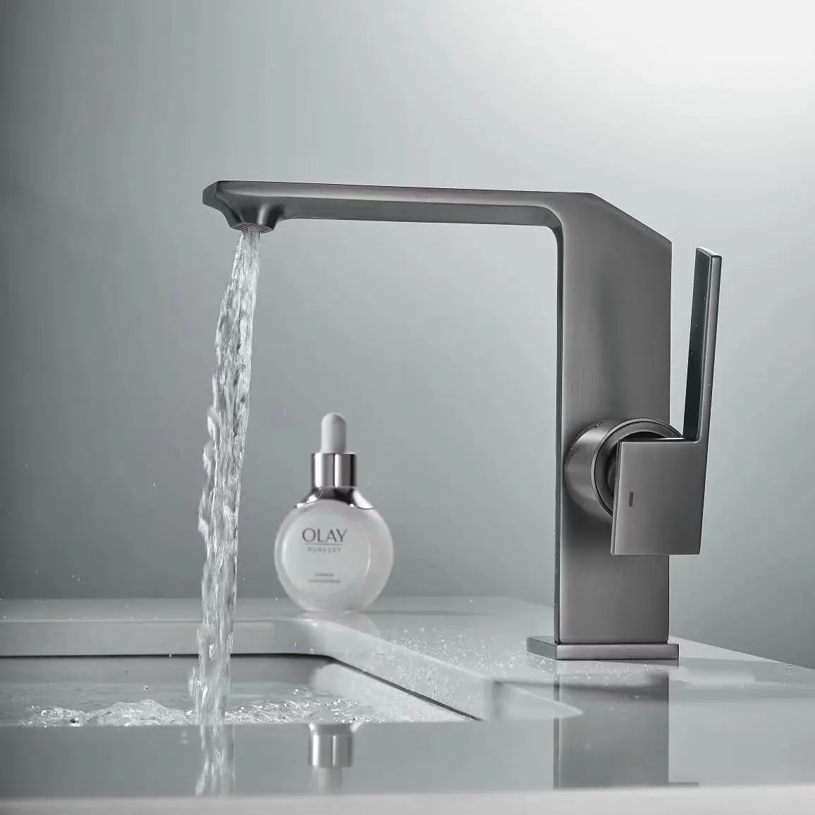 Light luxury style bathroom wash basin hot and cold water faucet bathroom cabinet basin waterfall faucet brass gunmetal gray
Light luxury style bathroom wash basin hot and cold water faucet bathroom cabinet basin waterfall faucet brass gunmetal gray