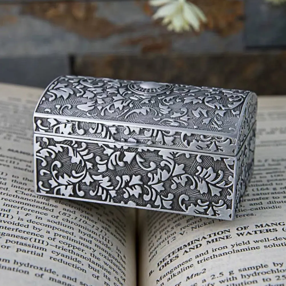 1Pcs Retro Jewelry Storage Box Silver Zinc Alloy Jewelry Organizer Holder for Rings Necklaces Earrings Elegant Travel Decorative
1Pcs Retro Jewelry Storage Box Silver Zinc Alloy Jewelry Organizer Holder for Rings Necklaces Earrings Elegant Travel Decorative
