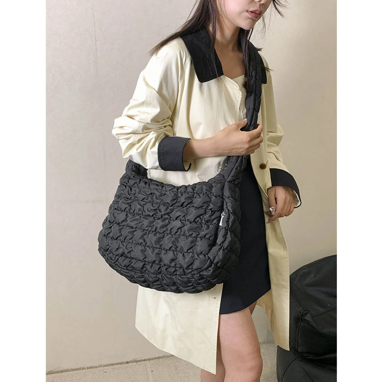Korean version Instagram girl pleated cloud bag 2025 new lightweight and versatile bubble large capacity commuting crossbody bag
Korean version Instagram girl pleated cloud bag 2025 new lightweight and versatile bubble large capacity commuting crossbody bag