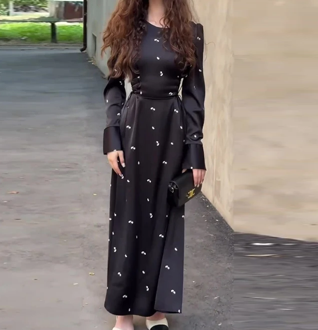 Fragmented Flowers Long Skirt A-Line Skirt Round Neck Regular Sleeve Long Sleeved High Waist Print Pullover Elegant Slim Dress
Fragmented Flowers Long Skirt A-Line Skirt Round Neck Regular Sleeve Long Sleeved High Waist Print Pullover Elegant Slim Dress