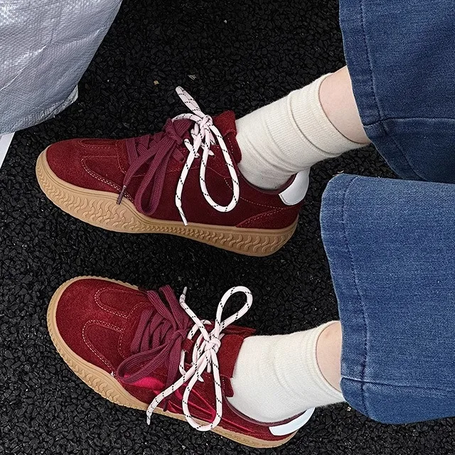Casual Fashionable Women's Leather Sneakers Double Buckle Sport Shoes round Toe Low Top Breathable Lightweight Rubber Sole
Casual Fashionable Women's Leather Sneakers Double Buckle Sport Shoes round Toe Low Top Breathable Lightweight Rubber Sole