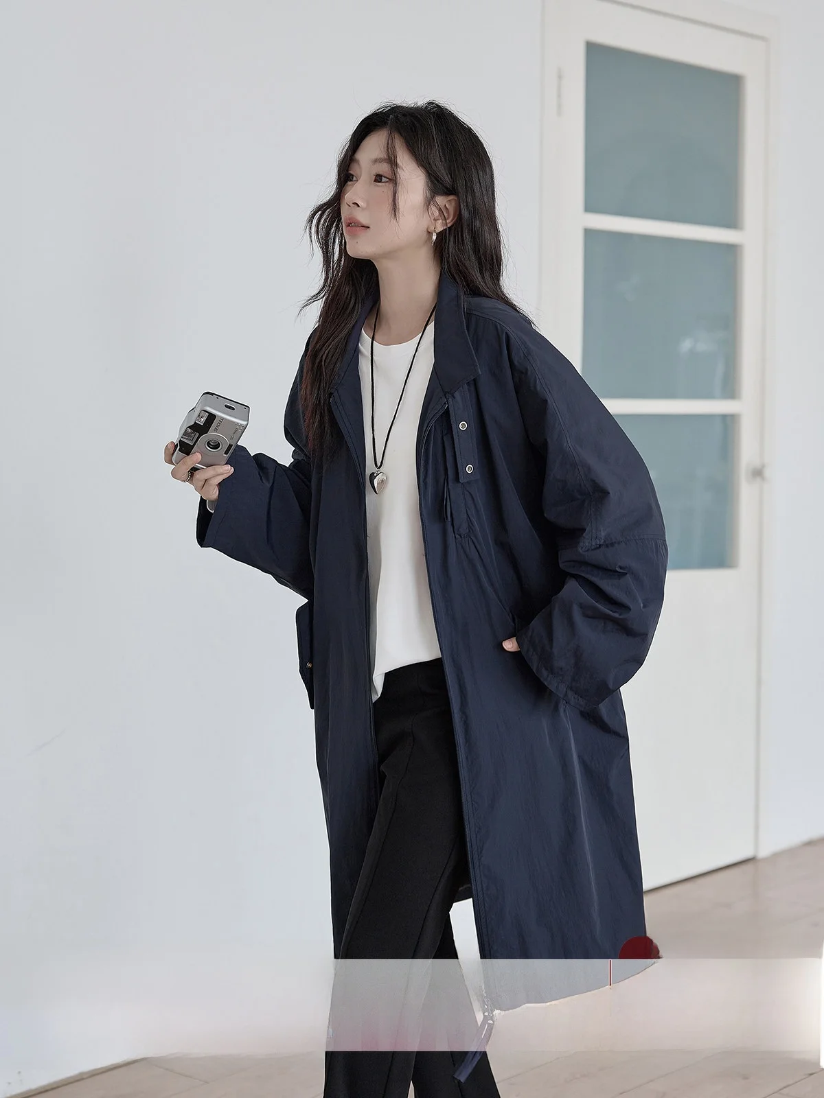 Deep Blue Women's Jacket HuiXi Spring 2026 Loose Casual Versatile Mid-Length Top Commute Style Zipper Flip-Collar Long Sleeve
Deep Blue Women's Jacket HuiXi Spring 2026 Loose Casual Versatile Mid-Length Top Commute Style Zipper Flip-Collar Long Sleeve
