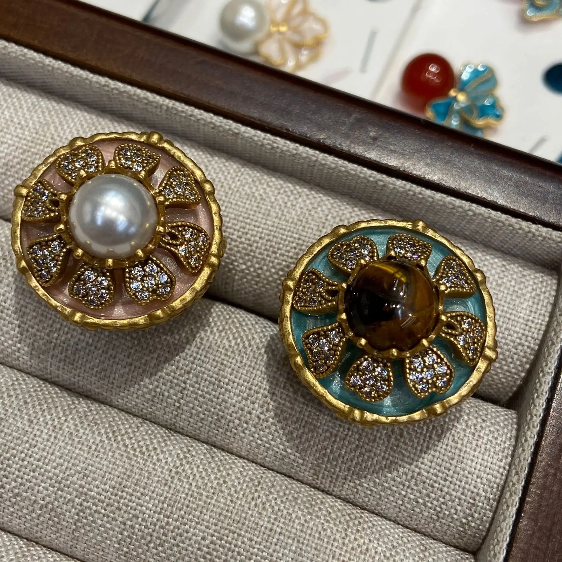 vintage ring big round flower gold color Classic European Style opened adjustable ring
vintage ring big round flower gold color Classic European Style opened adjustable ring