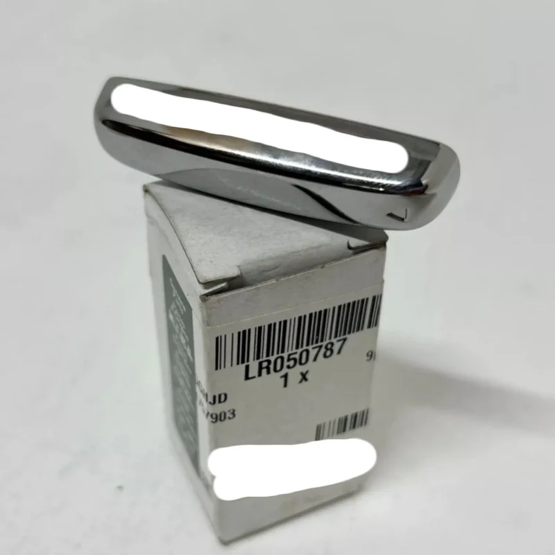 Suitable for Range Rover Discovery 4/5 Smart Remote Key Chrome Side Cover LR050787
Suitable for Range Rover Discovery 4/5 Smart Remote Key Chrome Side Cover LR050787