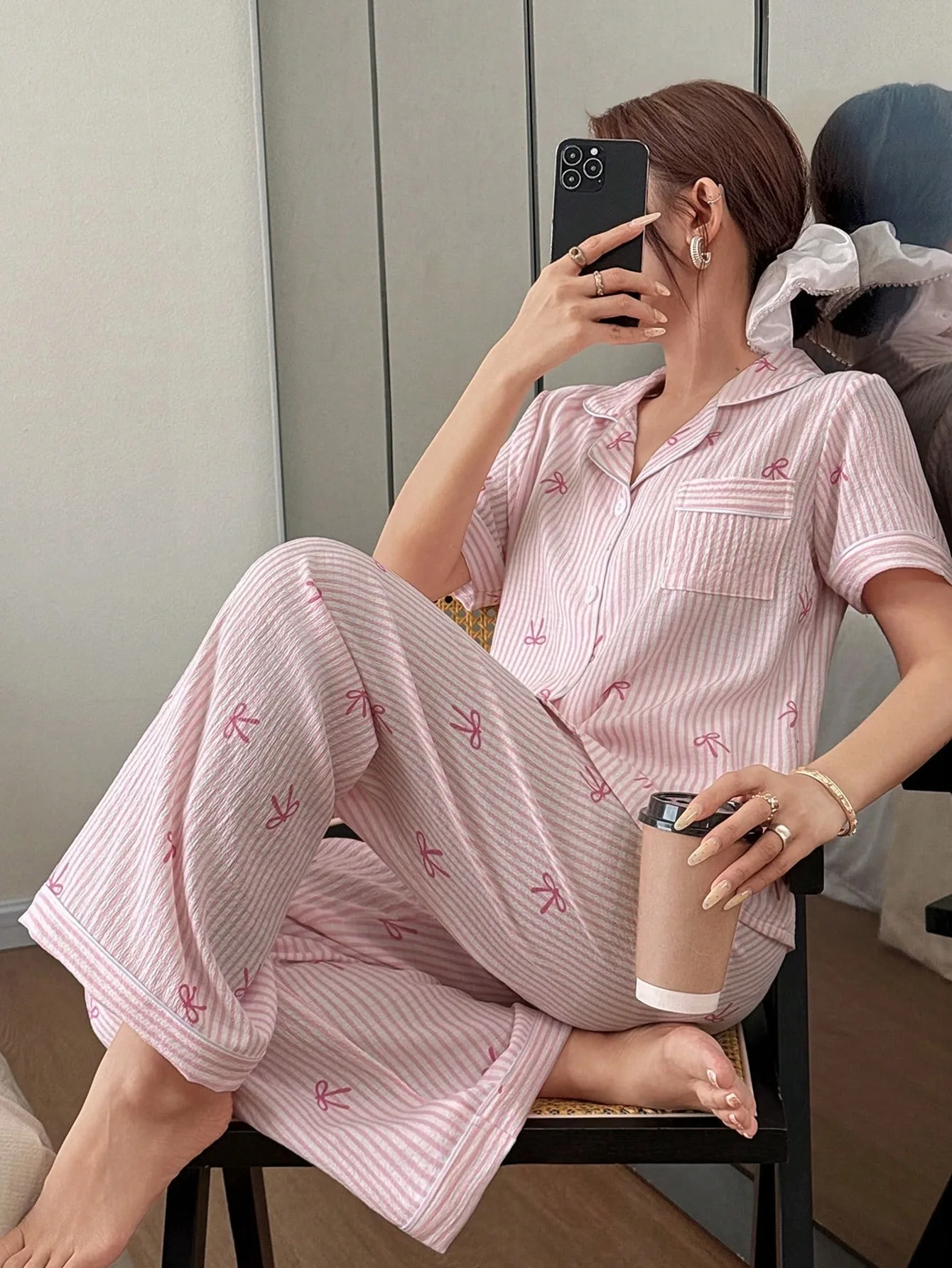 Women Bow Striped Print Pajama Sets Summer Short Sleeve Sleep Tops With Pants Pajamas Sets Comfortable Sleepwear Loungewear
Women Bow Striped Print Pajama Sets Summer Short Sleeve Sleep Tops With Pants Pajamas Sets Comfortable Sleepwear Loungewear