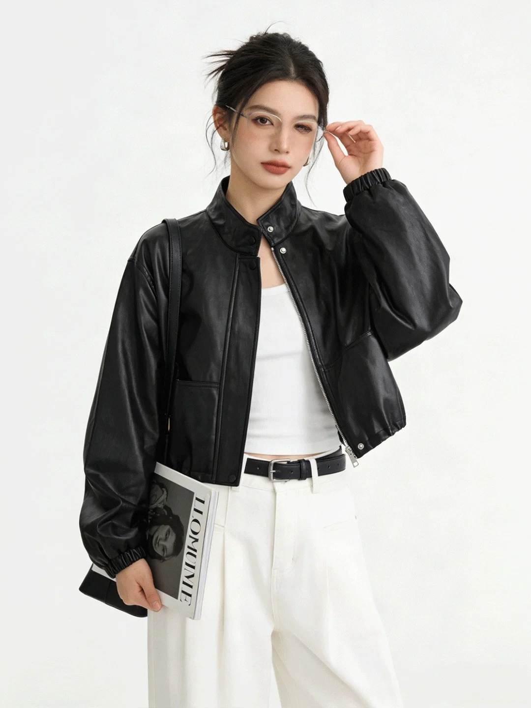 Стильная ретро-куртка из черной кожи с воротником-стойкой, универсальная, для ранней весны, премиум-класса, индивидуальный дизайн, женская верхняя одежда
Стильная ретро-куртка из черной кожи с воротником-стойкой, универсальная, для ранней весны, премиум-класса, индивидуальный дизайн, женская верхняя одежда