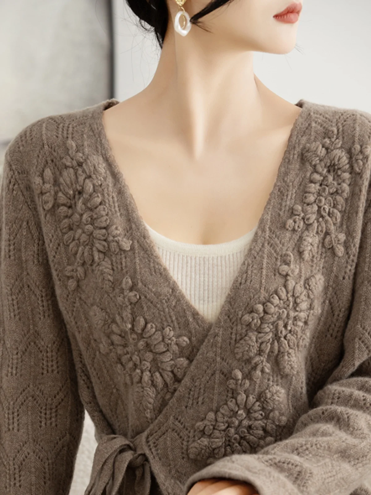 00% Australian Pure Wool Sweater Cardigan Women's Autumn Winter Chinese Sle Retro Tied Waist Knitted Outerwear Jaet
00% Australian Pure Wool Sweater Cardigan Women's Autumn Winter Chinese Sle Retro Tied Waist Knitted Outerwear Jaet
