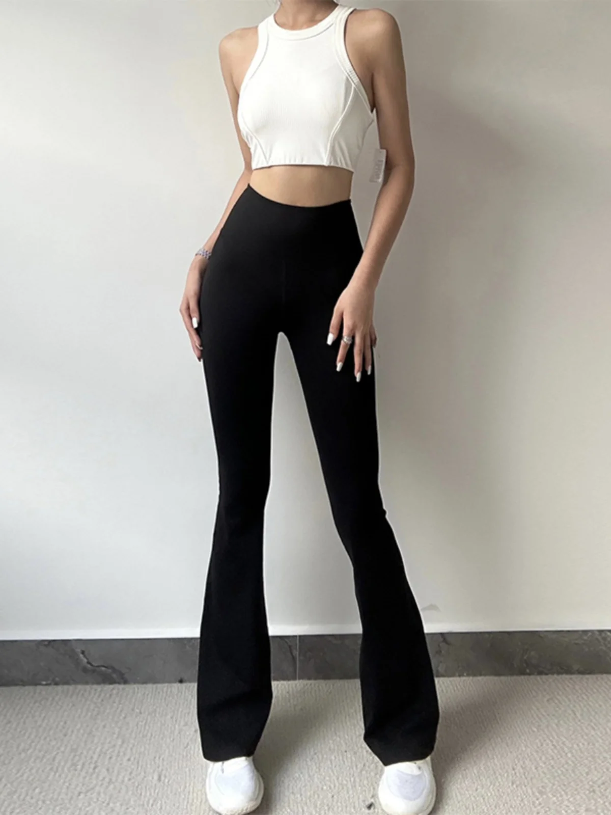 Летние эластичные расклешенные брюки для йоги с высокой талией, широкие штанины, эффект подтяжки ягодиц, повседневные брюки для женщин из нейлона и спандекса
Летние эластичные расклешенные брюки для йоги с высокой талией, широкие штанины, эффект подтяжки ягодиц, повседневные брюки для женщин из нейлона и спандекса