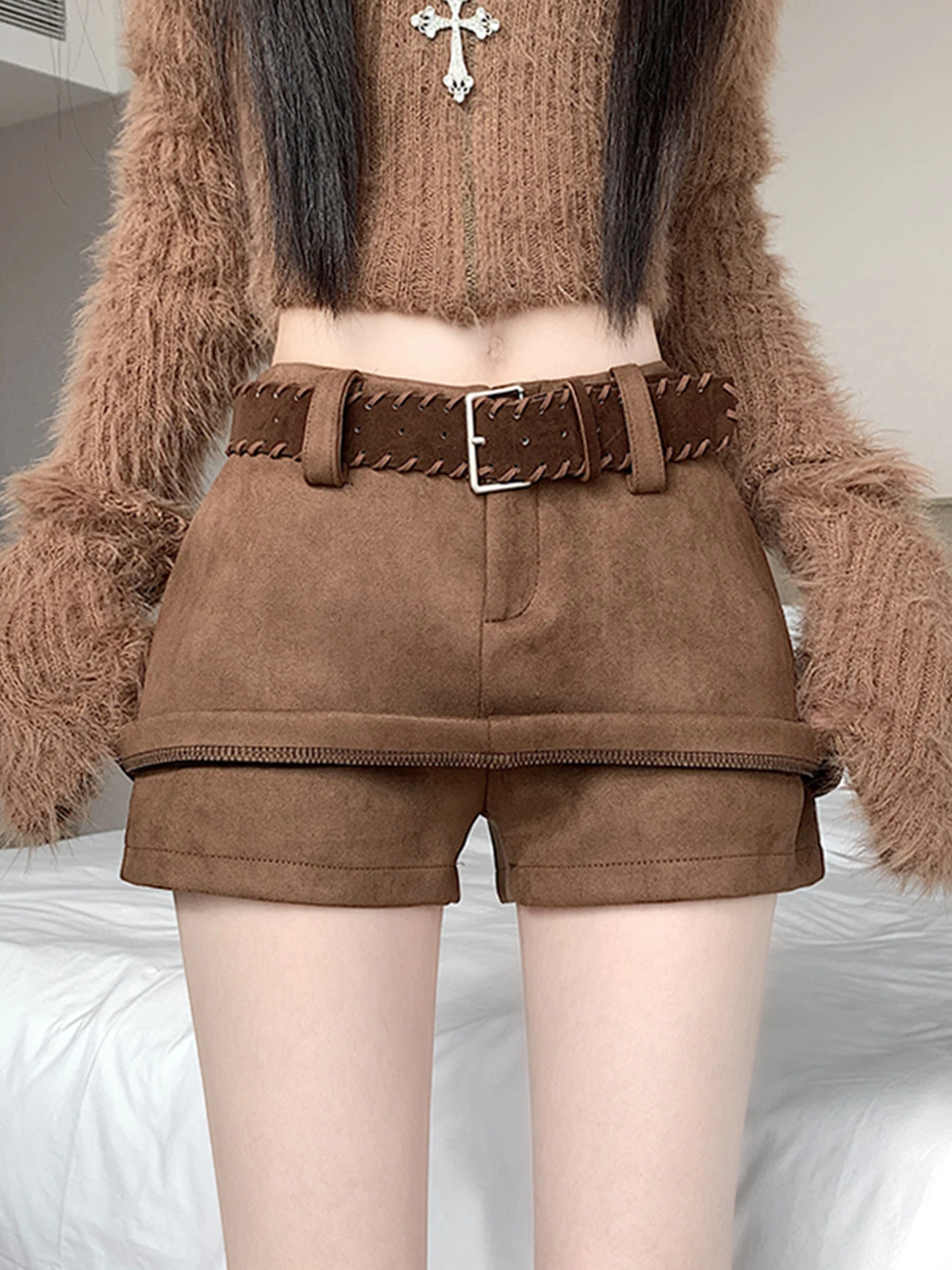 Брюки-юбка с высокой талией, А-силуэт, женские, осенне-зимние, новая коллекция, для ношения с ботинками, из замши под оленя, коричневые, для стильных девушек
Брюки-юбка с высокой талией, А-силуэт, женские, осенне-зимние, новая коллекция, для ношения с ботинками, из замши под оленя, коричневые, для стильных девушек