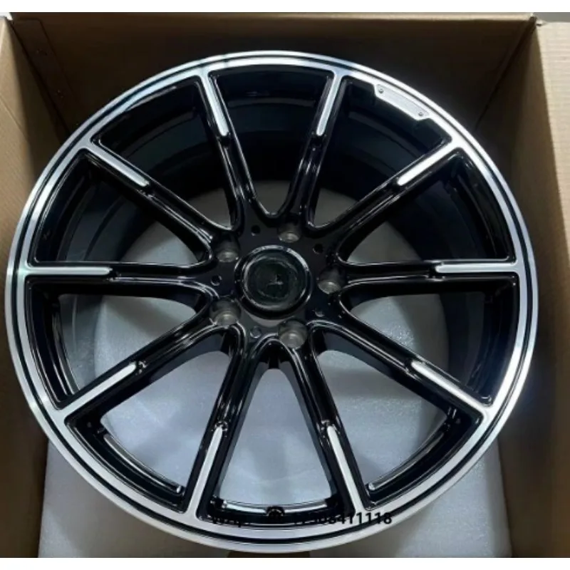 Aftermarket Spoke Design Wheel Hubs: Forged Carbon Fiber-Aluminum Alloy Combination, 20-24 , Painted Finish
Aftermarket Spoke Design Wheel Hubs: Forged Carbon Fiber-Aluminum Alloy Combination, 20-24 , Painted Finish