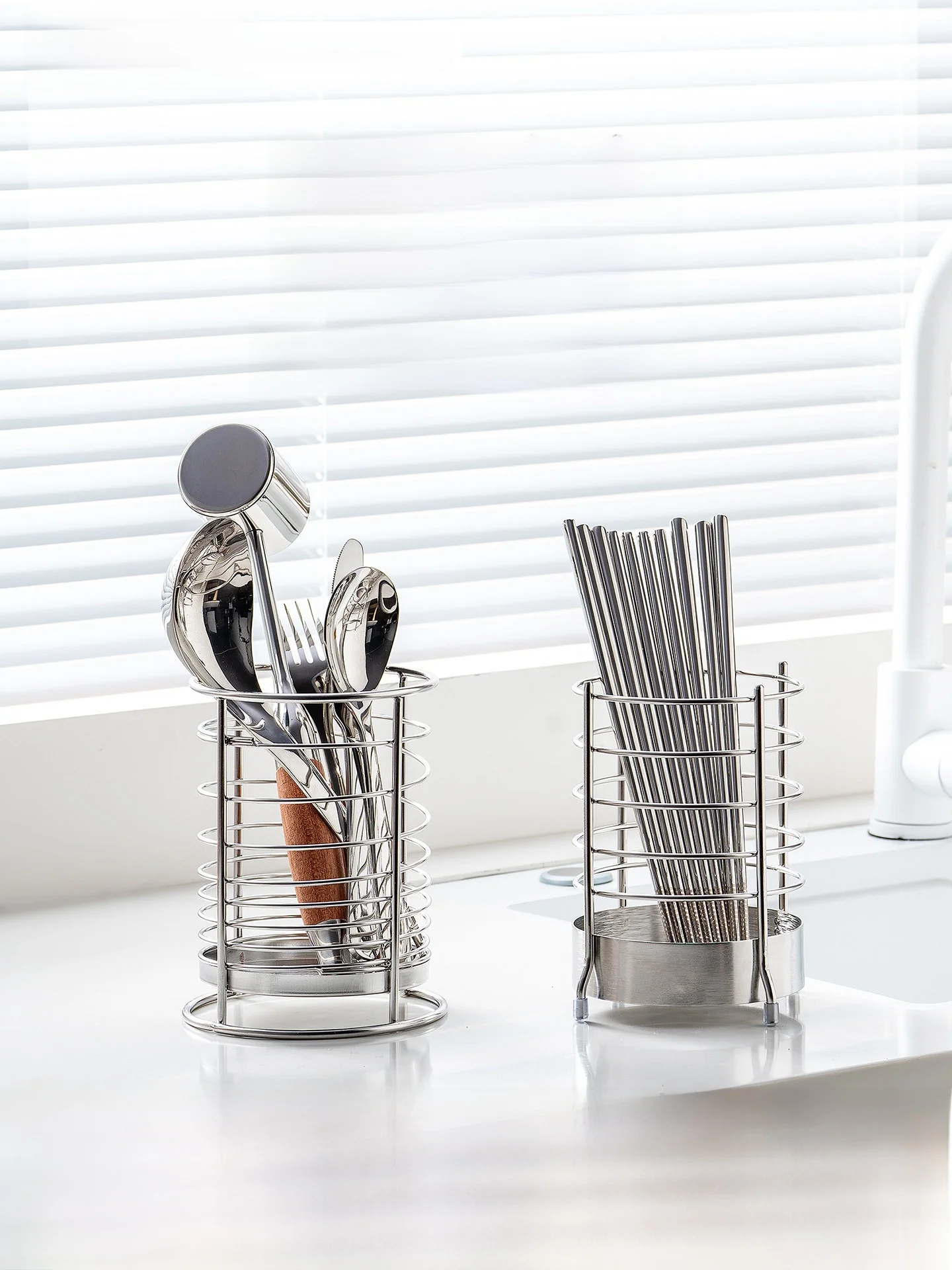 Onlycook 304 Stainless Steel Chopsticks Holder Multi-Function Utensil Storage Rack Home Use Knife Fork Spoon Organizer
Onlycook 304 Stainless Steel Chopsticks Holder Multi-Function Utensil Storage Rack Home Use Knife Fork Spoon Organizer