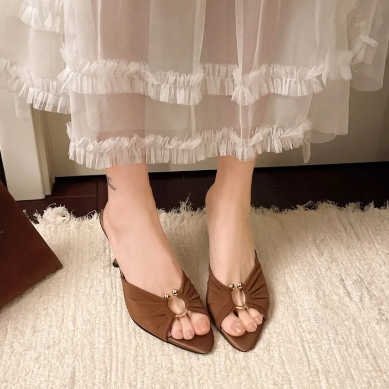 French exclusive high-heeled sandals for women, 2026 new style, fashionable and sexy pointed-toe, thin-heeled fashion slippers
French exclusive high-heeled sandals for women, 2026 new style, fashionable and sexy pointed-toe, thin-heeled fashion slippers
