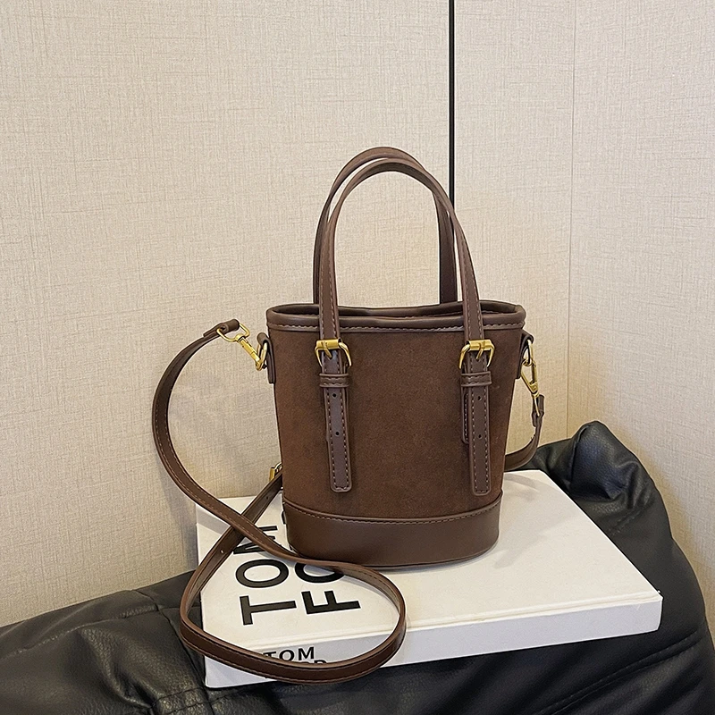 Light Luxury Youth Solid Colors Faux Suede Shoulder Bags for Women 2025 High Quality Large Capacity Commute Style Tote Bags
Light Luxury Youth Solid Colors Faux Suede Shoulder Bags for Women 2025 High Quality Large Capacity Commute Style Tote Bags