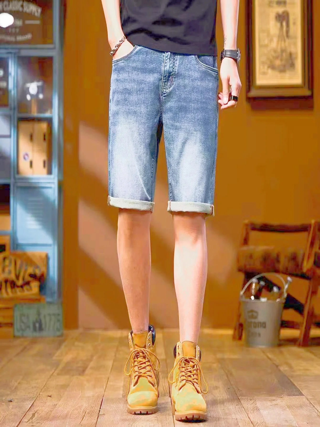 Мужские облегающие синие джинсовые шорты в стиле Y2K, модные джинсовые брюки для уличной моды. Аксессуары и ремни в комплект не входят.
Мужские облегающие синие джинсовые шорты в стиле Y2K, модные джинсовые брюки для уличной моды. Аксессуары и ремни в комплект не входят.