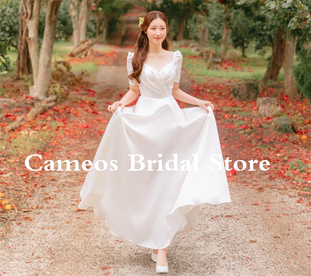 2023 Korea V-Neck Short Sleeves Bride Dresses 웨딩드레스 Vintage Satin Elegant Wedding Dress Ruched Evening Dress Ivory Bridal Gown
2023 Korea V-Neck Short Sleeves Bride Dresses 웨딩드레스 Vintage Satin Elegant Wedding Dress Ruched Evening Dress Ivory Bridal Gown