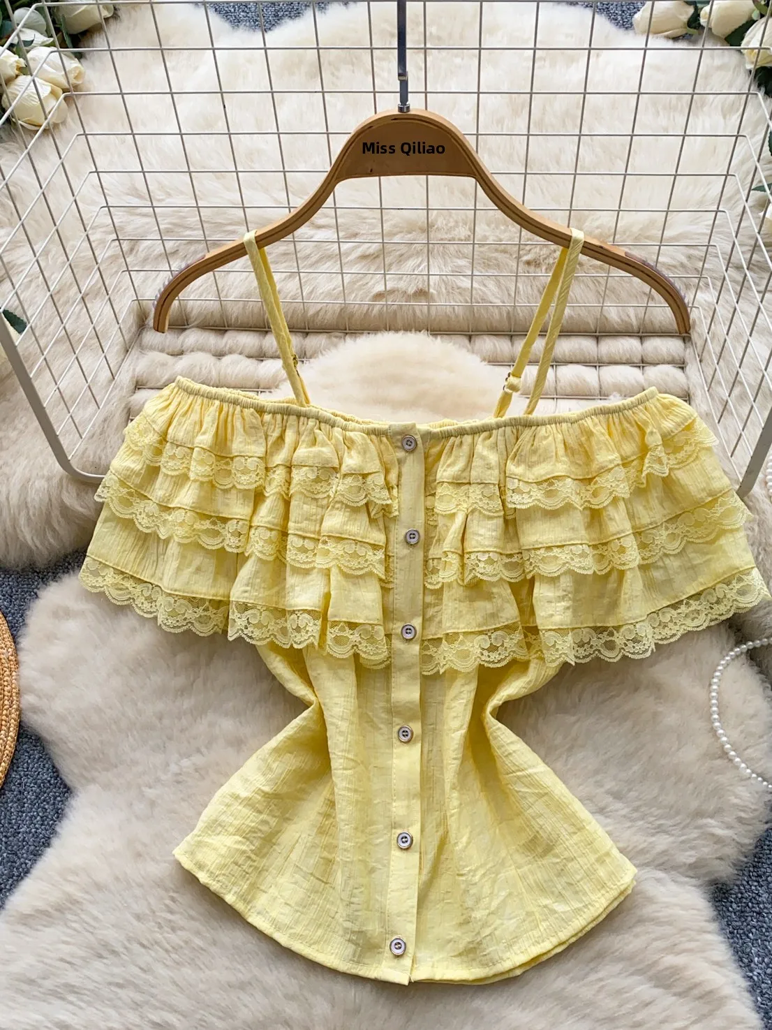 Sweet Style Lace Trim Shoulder Bridesmaid Shirt Women Summer Sleeveless Korean Loose Belted Slimming Top Polyester Fiber
Sweet Style Lace Trim Shoulder Bridesmaid Shirt Women Summer Sleeveless Korean Loose Belted Slimming Top Polyester Fiber