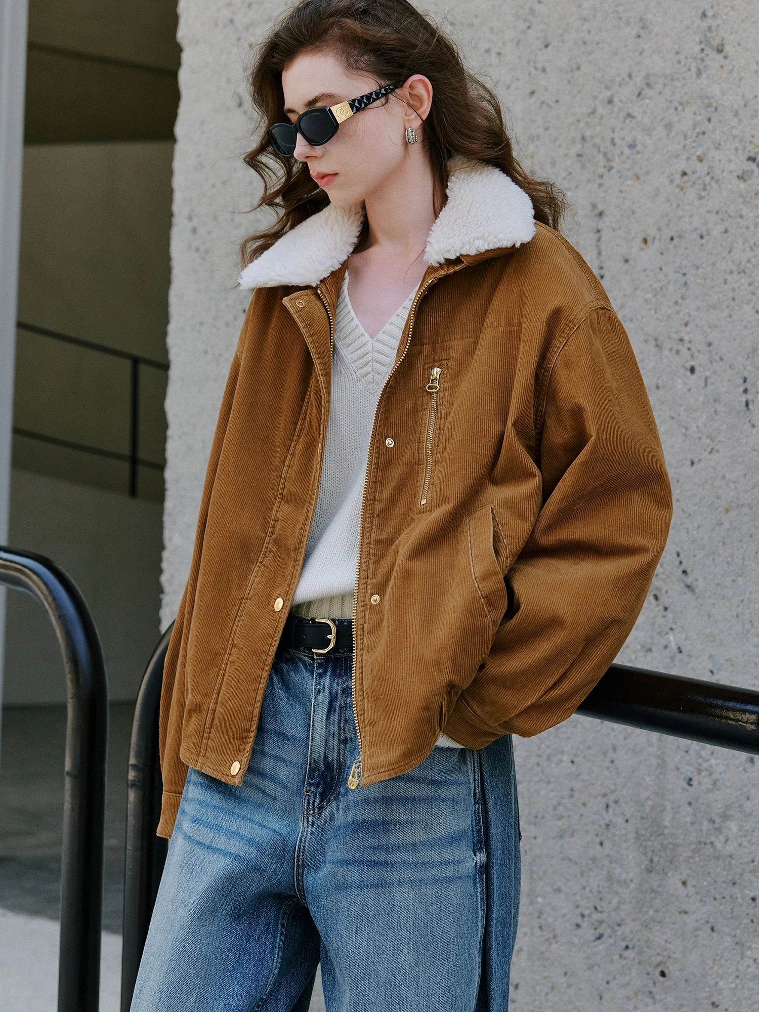 Винтажная куртка-пилот из вельвета с отстегивающимся меховым воротником, силуэт U728M5, женская верхняя одежда из хлопка
Винтажная куртка-пилот из вельвета с отстегивающимся меховым воротником, силуэт U728M5, женская верхняя одежда из хлопка