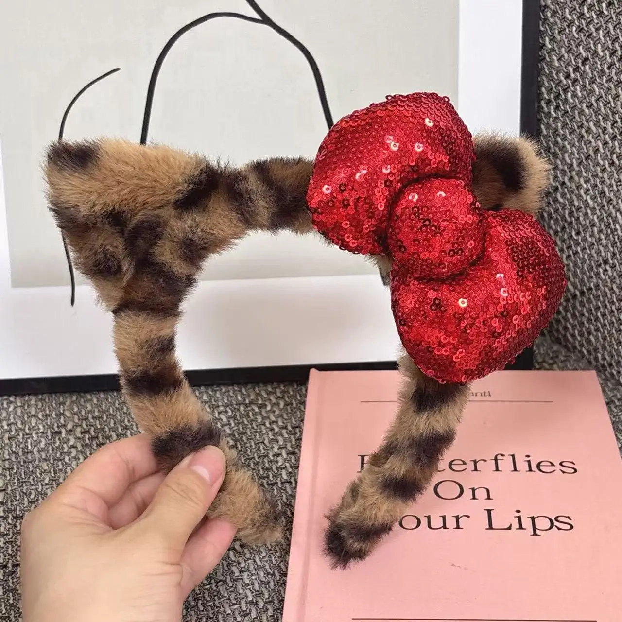 Kawaii Sanrio Plush Headband Sanrio Anime Leopard Print Hair Band Cute Cartoon Cat Ear Plush Bow Head Band Hair Accessories Gift
Kawaii Sanrio Plush Headband Sanrio Anime Leopard Print Hair Band Cute Cartoon Cat Ear Plush Bow Head Band Hair Accessories Gift